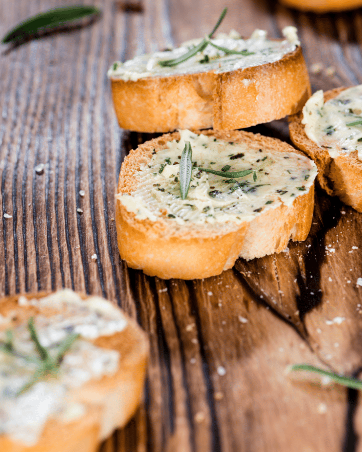 how to make garlic herb butter for bread