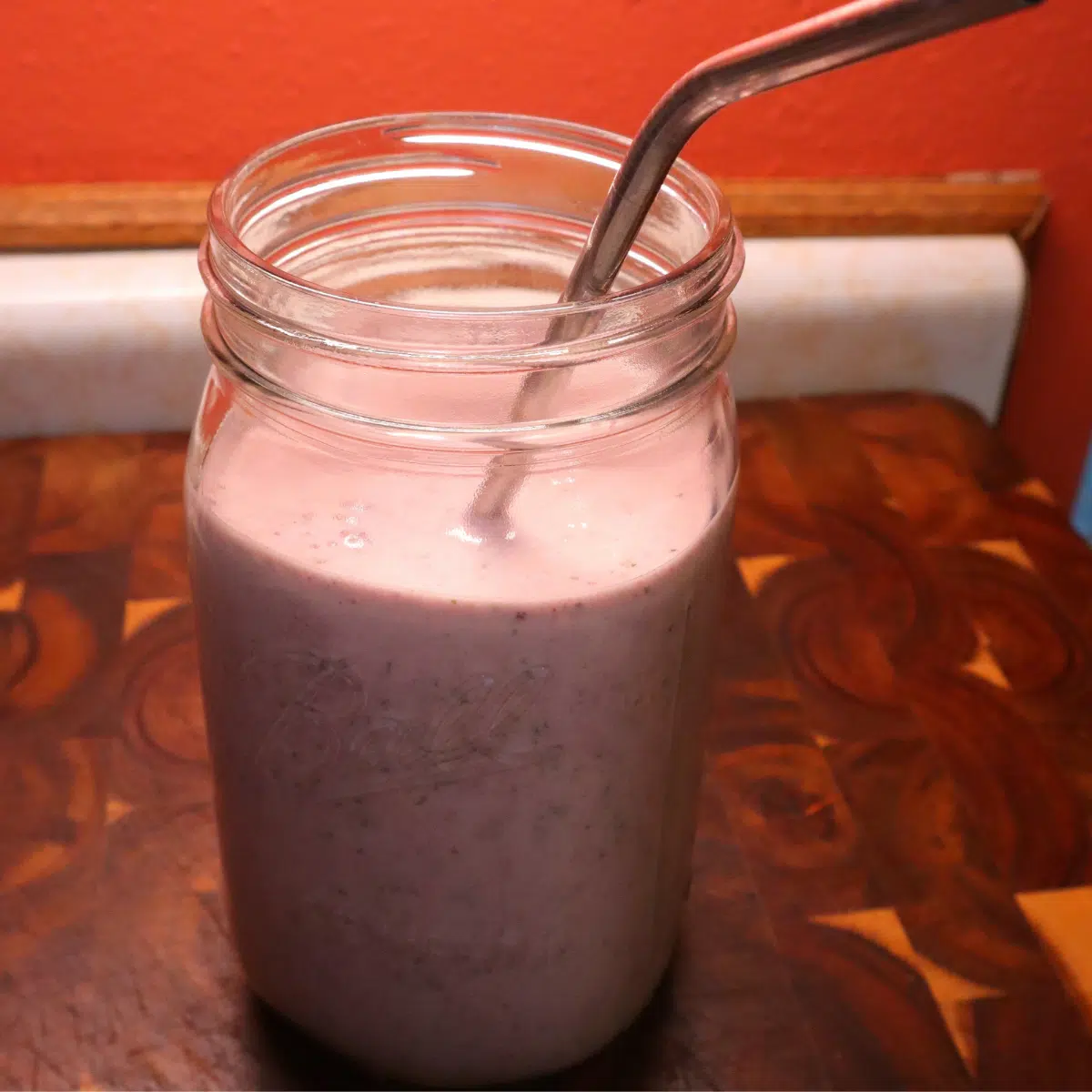 How To Make a Healthy Mixed Berry Smoothie