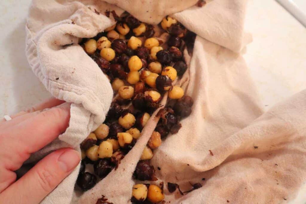 remove skin from hazelnuts with tea towel